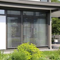 fenêtre équipé de stores extérieurs